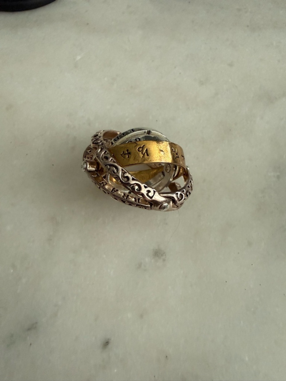 Two-Tone Interlocking Women's or mens Ring - Gold & Silver. Size 10 - Picture 2 of 4